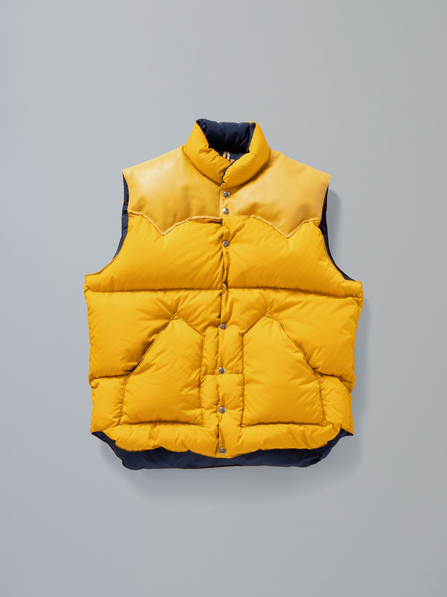 #032 REVERSIBLE DOWN VEST